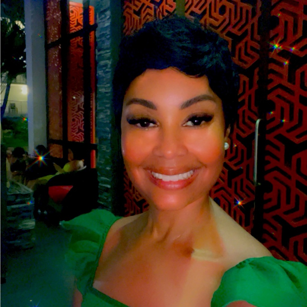 Meet your Posher, Valeria